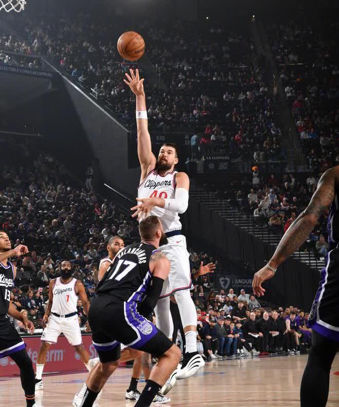 爱游戏app下载-包含刷新纪录首场状态出色，日本队观众沸腾！，穆古鲁扎重返赛场比赛高潮迭起的词条