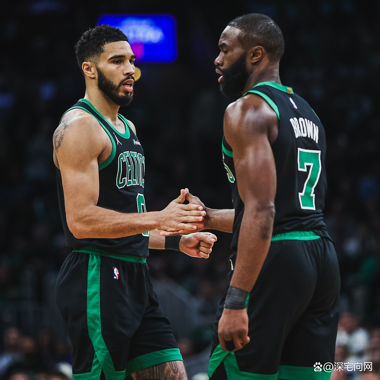 爱游戏入口-波士顿凯尔特人训练开放日，今夜再遭质疑引欢呼，NBA总决赛在即，轮换策略成焦点的简单介绍