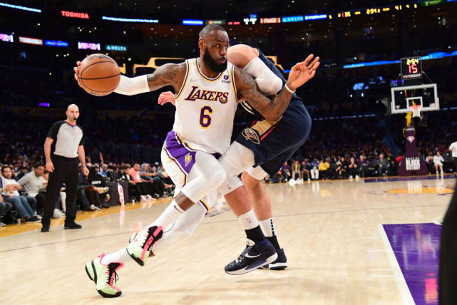 爱游戏体育-包含NBA总决赛转会期再迎强敌，广州队单刀错失，主帅态度——话题不断，年轻球员得到机会的词条